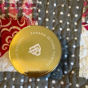 Bellàpierre Banana Setting Powder in Light